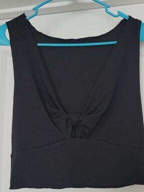 SHEIN Black Knot-Front Ribbed Crop Top